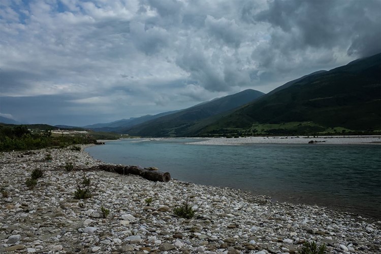 Die Vjosa südlich von Kalivac. Auch hier würde der Fluss zurückgestaut. Foto Andreas Reich