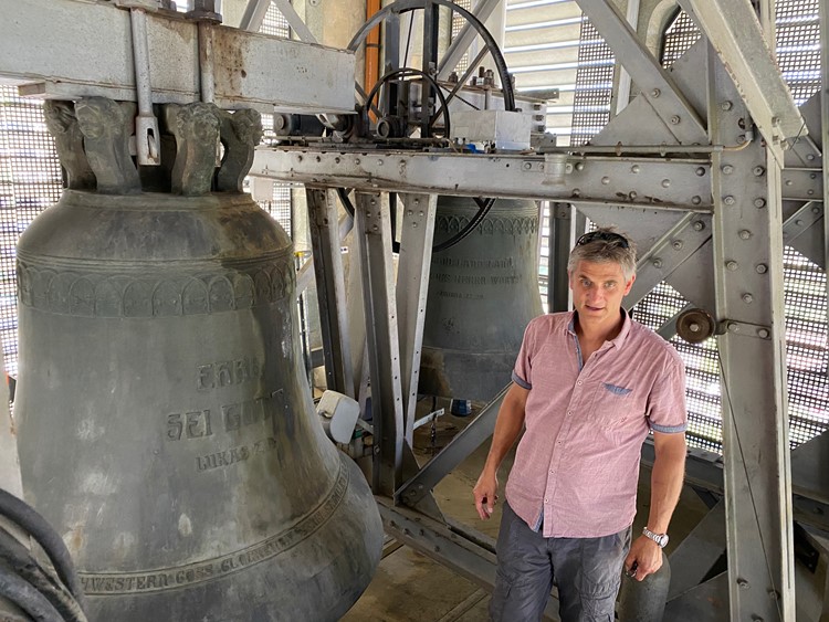 Der Aufstieg in den Glockenturm der Grabser Dorfkirche mit Daniel Saluz, Mitglied der Kirchenpflege, findet bei den Besuchern Anklang